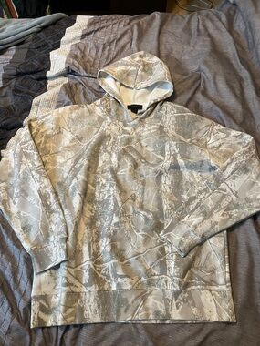 Men's Hooded Pullover Sweatshirt - Light Gray Camo